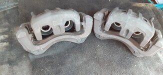 "05 Outlander front brake calipers W/brackets